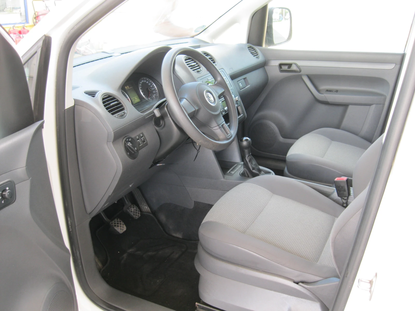 VW Caddy MAXI , с рампа  - изображение 9