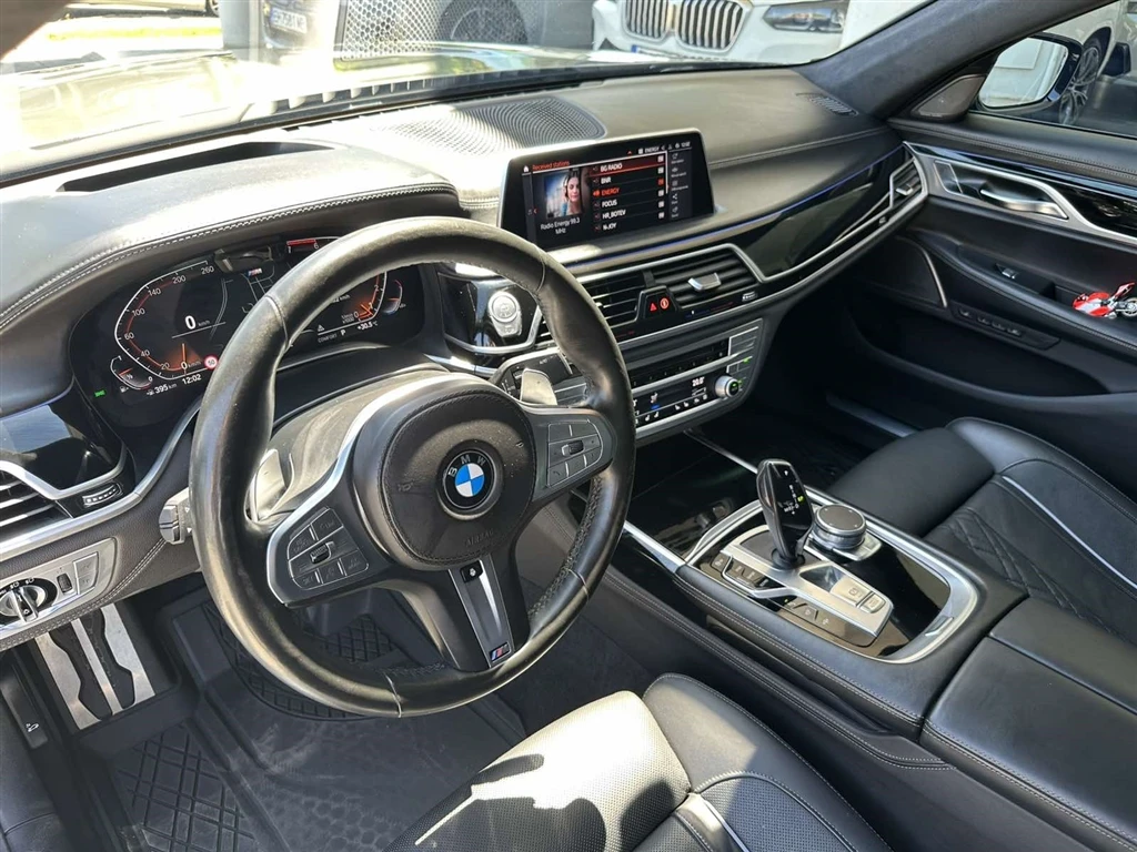 BMW 750 xDrive Sedan - изображение 5