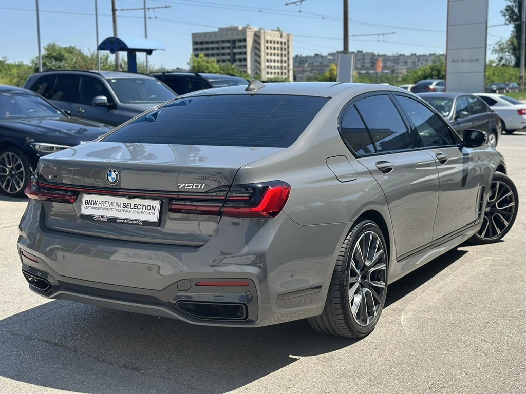 BMW 750 xDrive Sedan - изображение 2