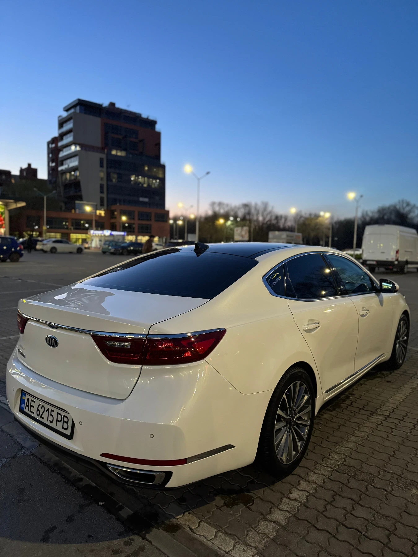 Kia Cadenza Technology, снимка 9 - Автомобили и джипове - 53930552