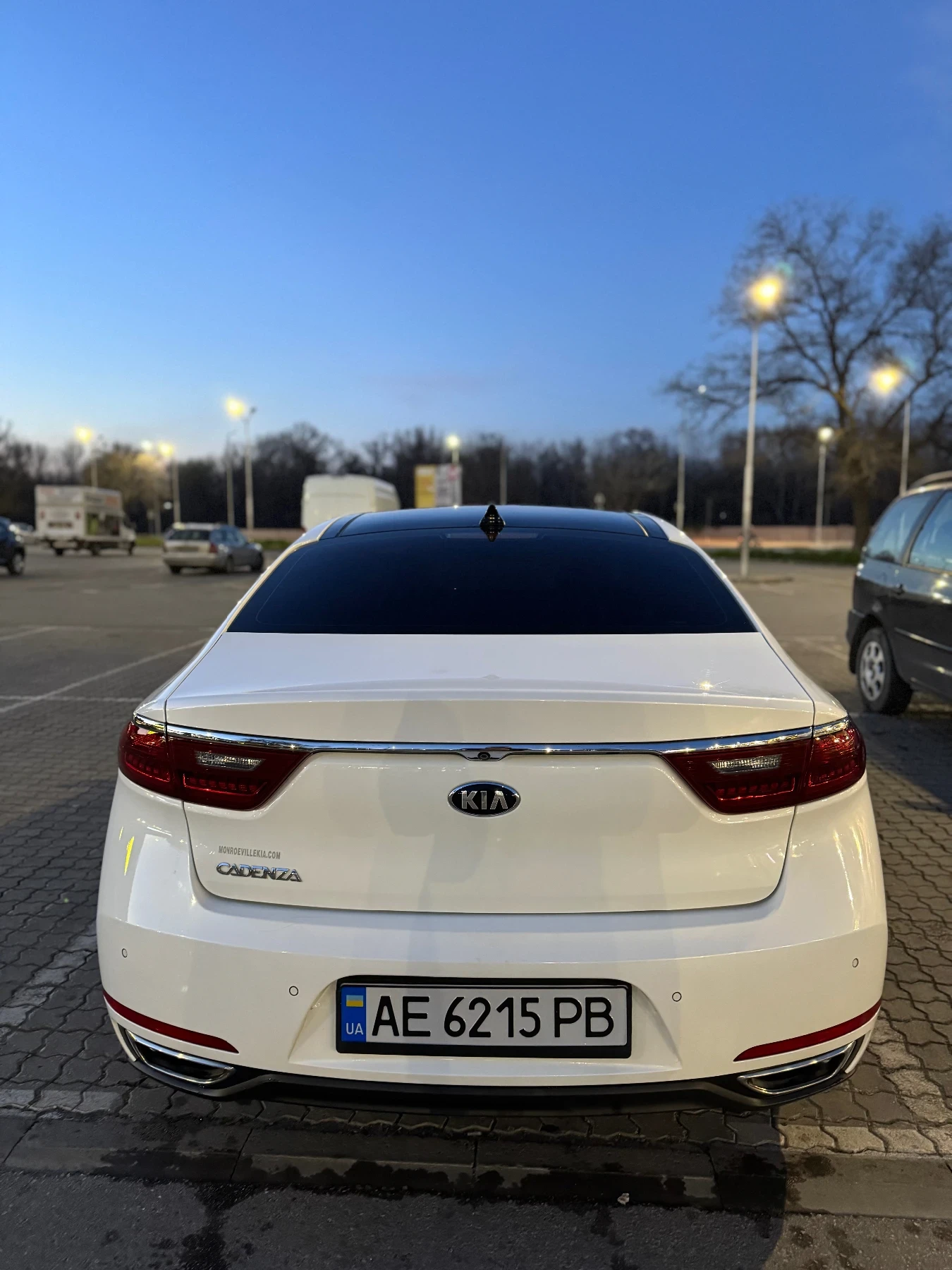 Kia Cadenza Technology, снимка 11 - Автомобили и джипове - 53930552