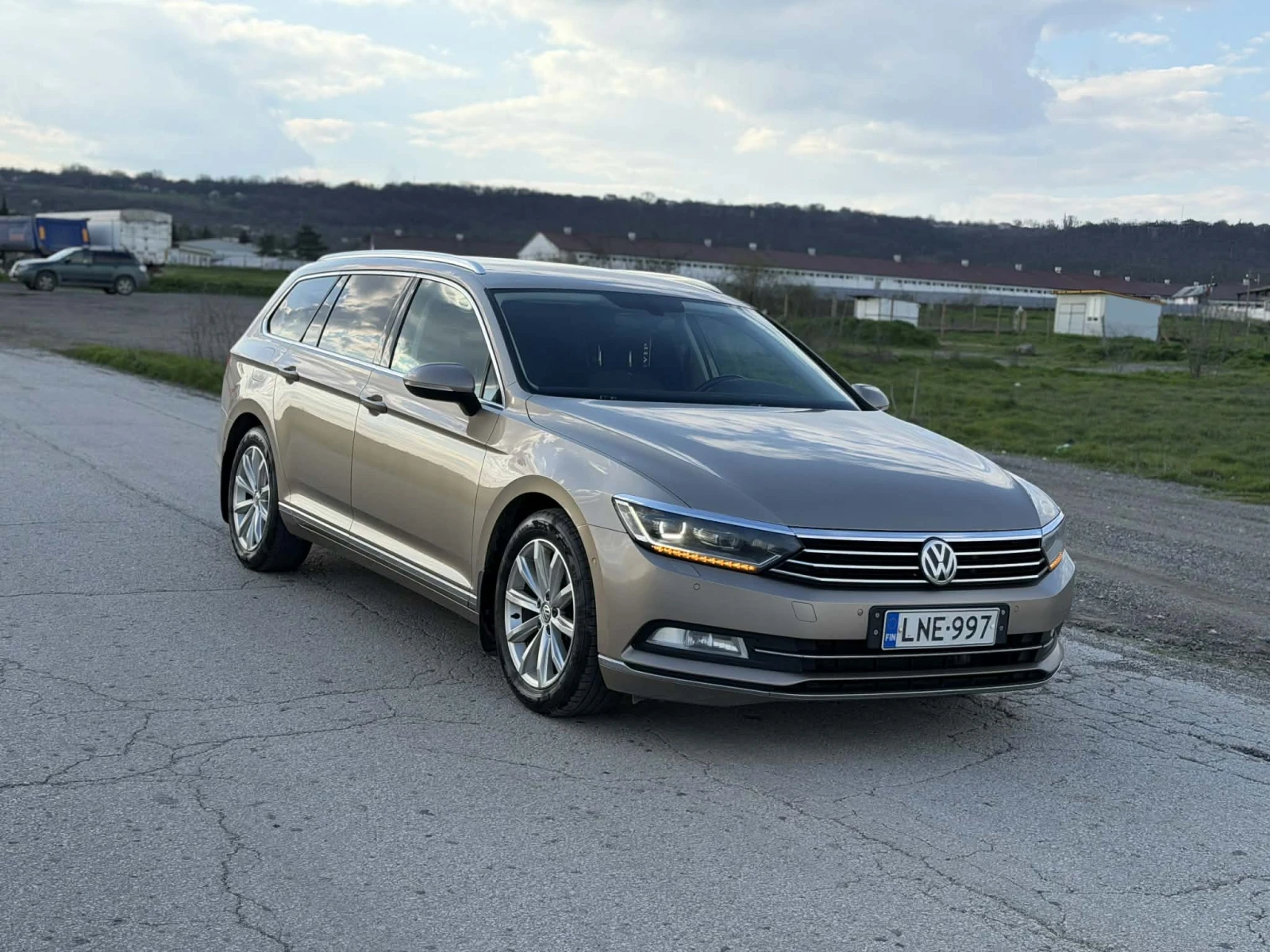 VW Passat 2.0TDI, снимка 3 - Автомобили и джипове - 53814730