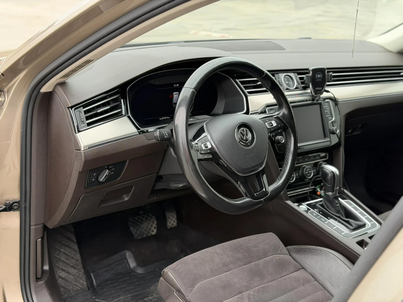 VW Passat 2.0TDI, снимка 10 - Автомобили и джипове - 53814730
