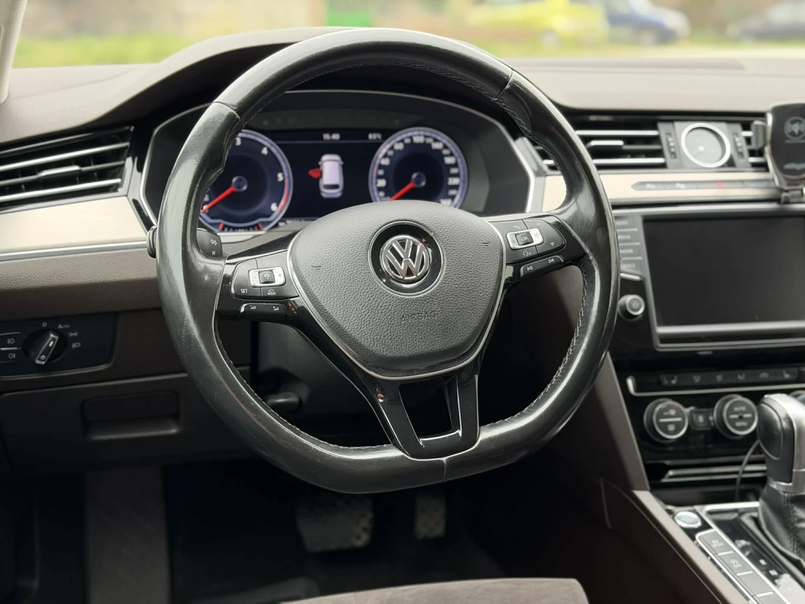 VW Passat 2.0TDI, снимка 9 - Автомобили и джипове - 53814730