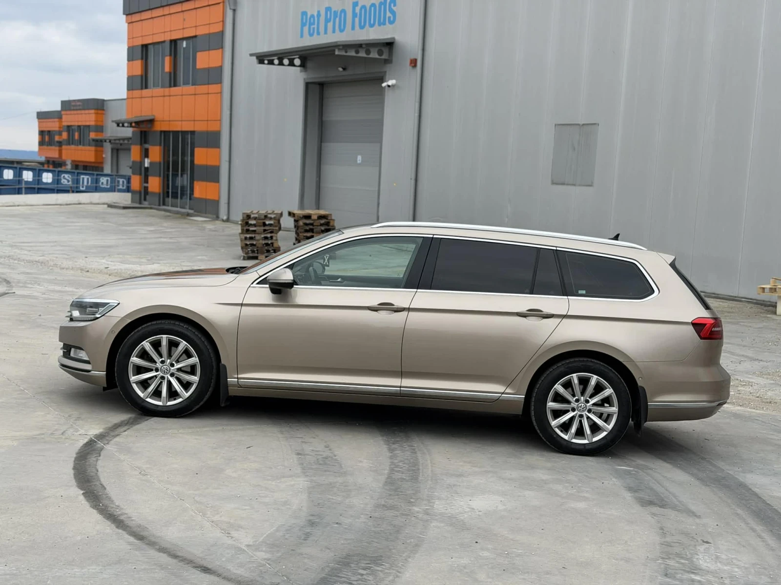 VW Passat 2.0TDI, снимка 7 - Автомобили и джипове - 53814730