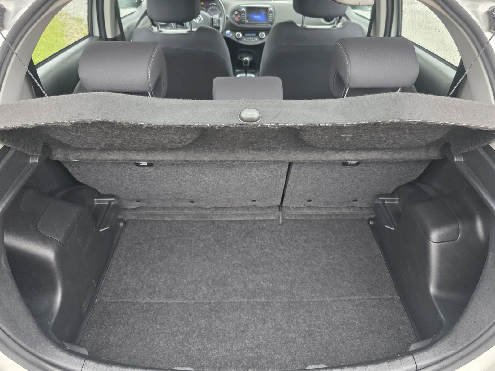 Toyota Yaris 1.5 Hybrid , снимка 7 - Автомобили и джипове - 54072550