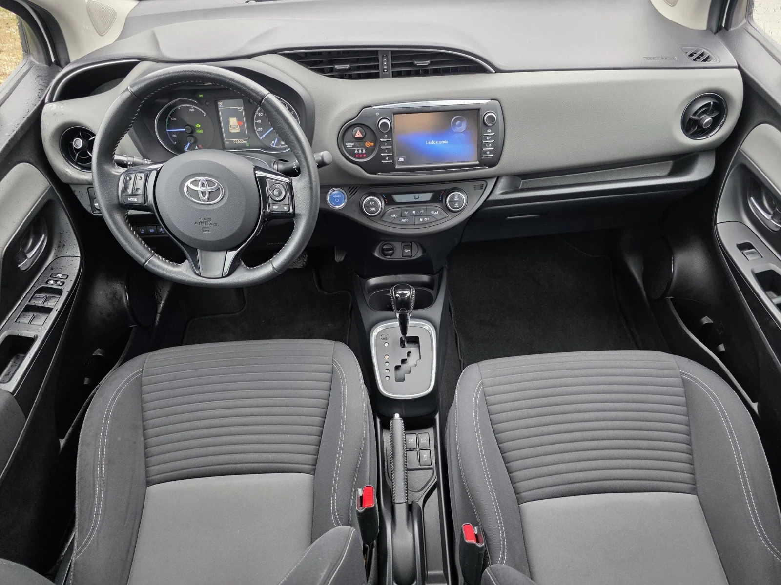 Toyota Yaris 1.5 Hybrid , снимка 4 - Автомобили и джипове - 54072550