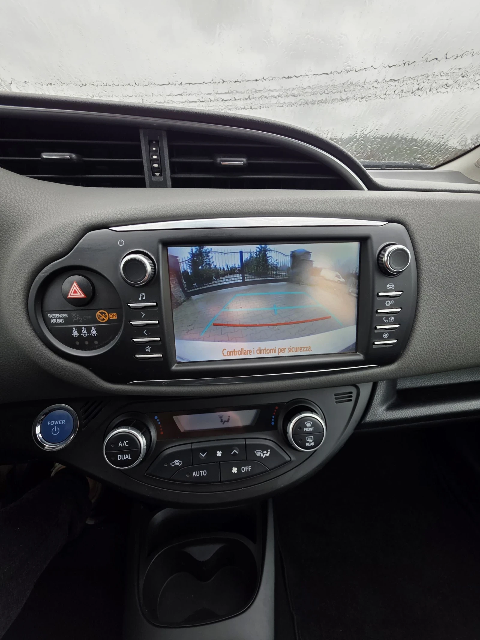 Toyota Yaris 1.5 Hybrid , снимка 5 - Автомобили и джипове - 54072550