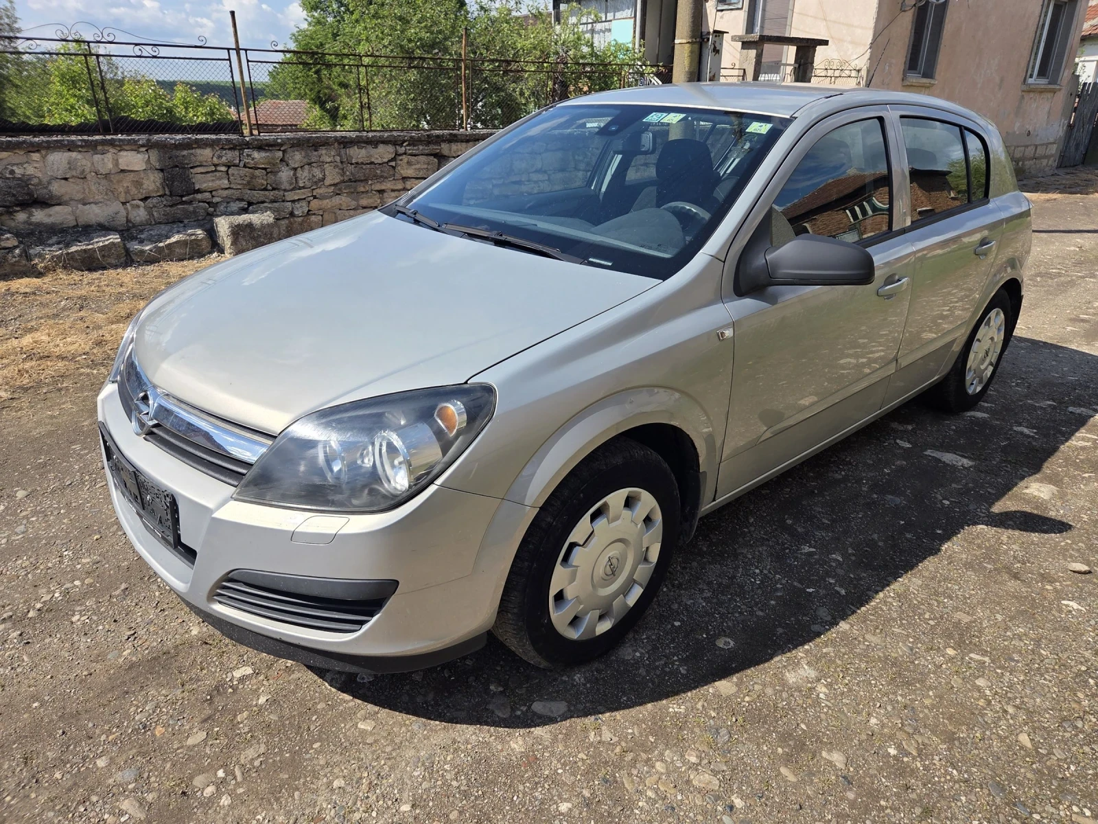 Opel Astra 1.4 бензин, снимка 2 - Автомобили и джипове - 54434087