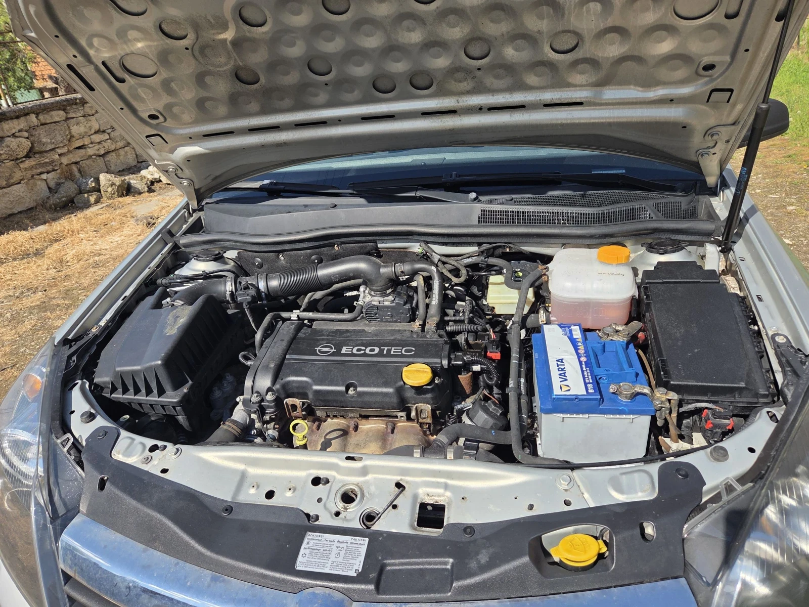 Opel Astra 1.4 бензин, снимка 9 - Автомобили и джипове - 54434087
