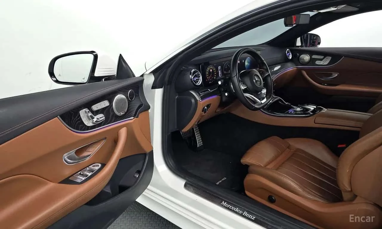Mercedes-Benz E 220 E220d Coupe Burmester , Carbon Trim , Swarovski, снимка 10 - Автомобили и джипове - 55707654