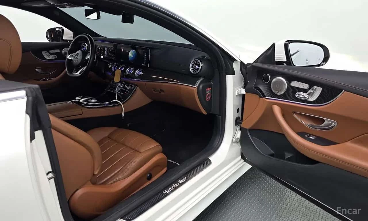 Mercedes-Benz E 220 E220d Coupe Burmester , Carbon Trim , Swarovski, снимка 12 - Автомобили и джипове - 55707654
