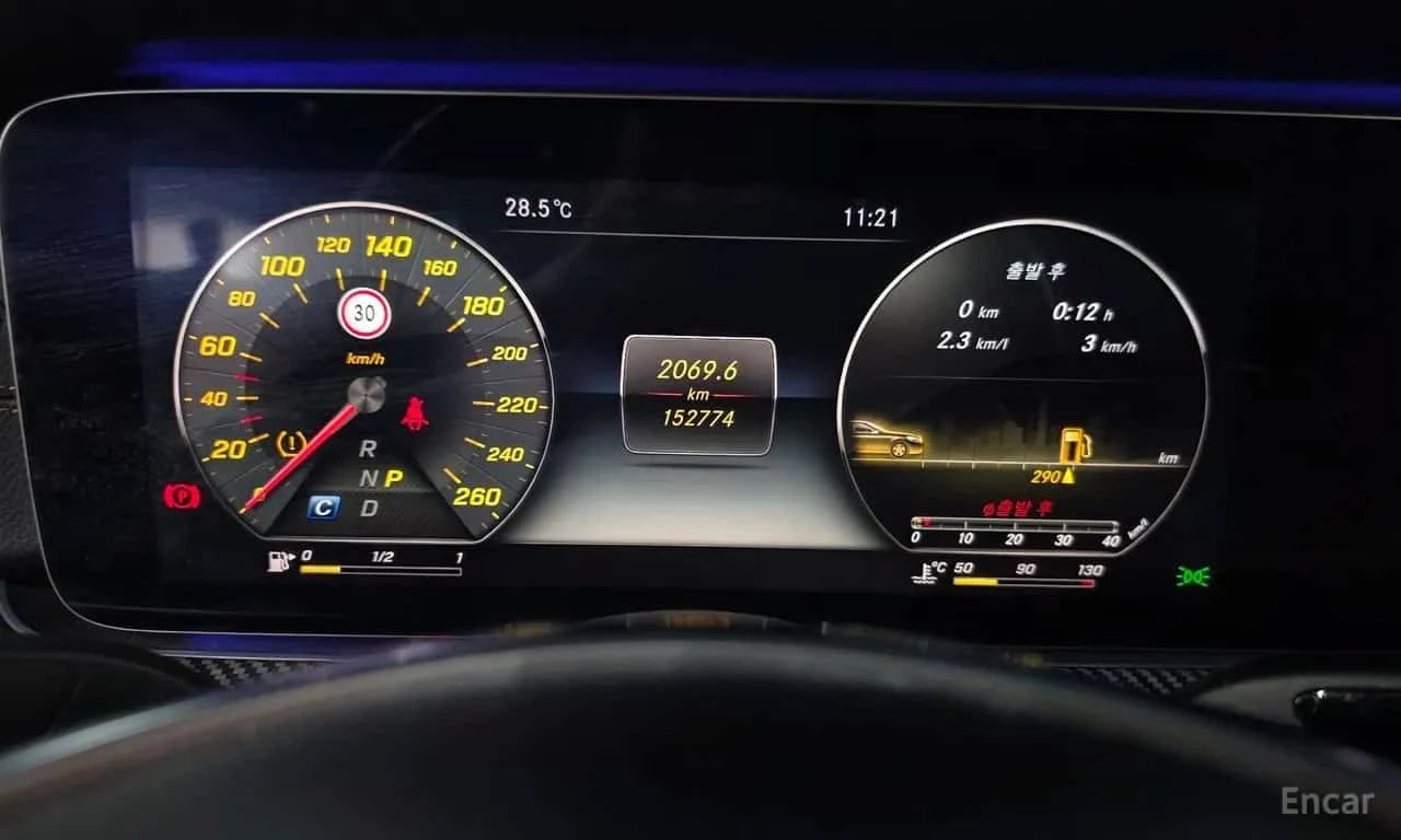 Mercedes-Benz E 220 E220d Coupe Burmester , Carbon Trim , Swarovski, снимка 8 - Автомобили и джипове - 55707654