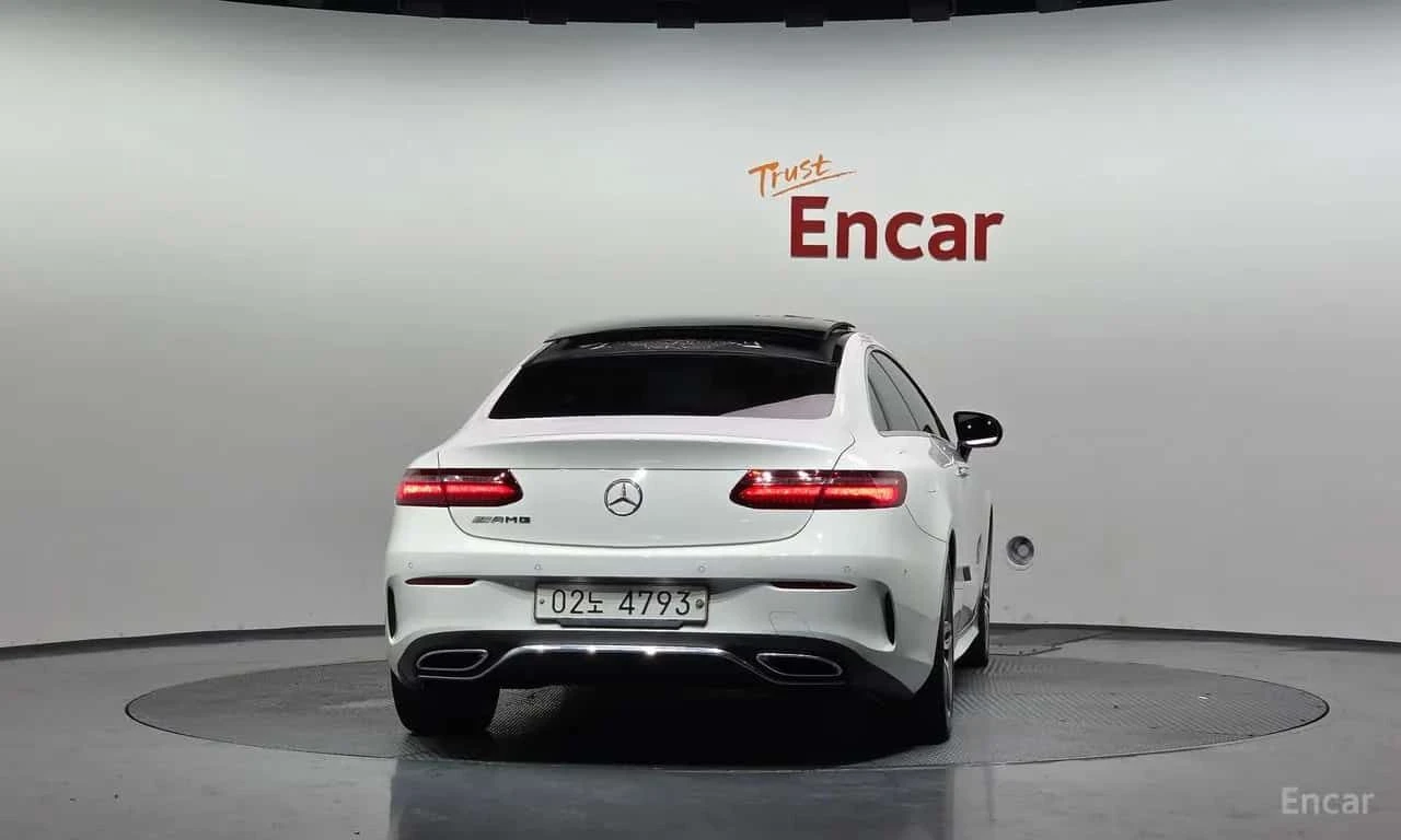Mercedes-Benz E 220 E220d Coupe Burmester , Carbon Trim , Swarovski, снимка 4 - Автомобили и джипове - 55707654