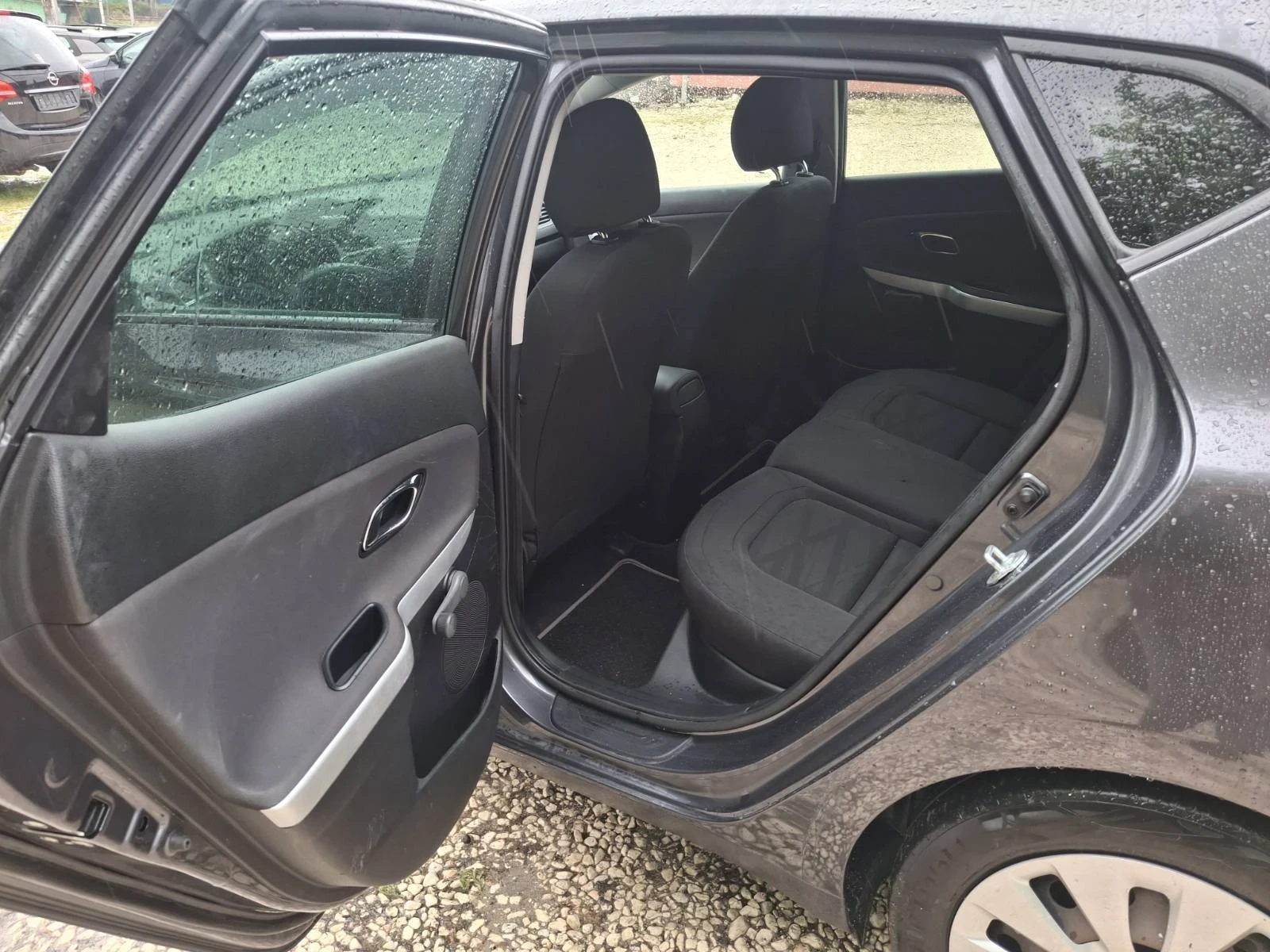 Kia Ceed 1.6crdi EURO 6, снимка 15 - Автомобили и джипове - 55827328