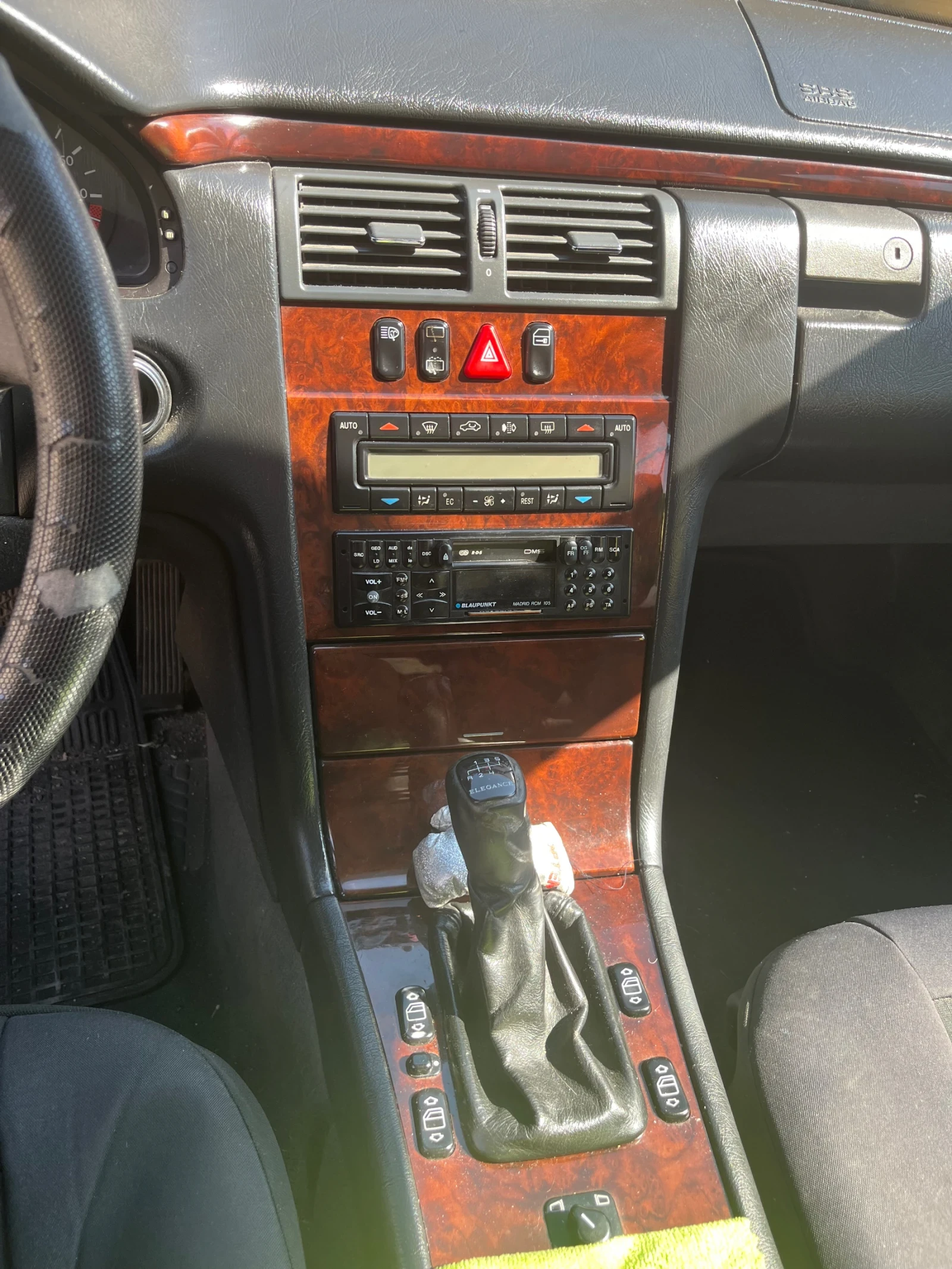 Mercedes-Benz E 200, снимка 5 - Автомобили и джипове - 56002564