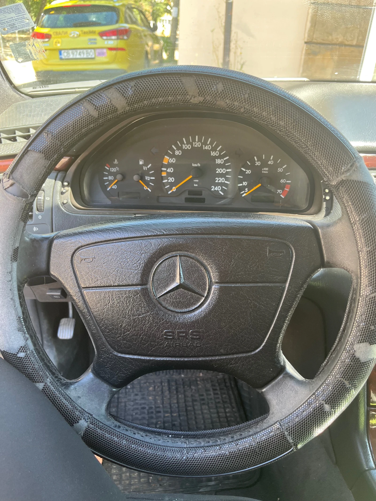 Mercedes-Benz E 200, снимка 4 - Автомобили и джипове - 56002564