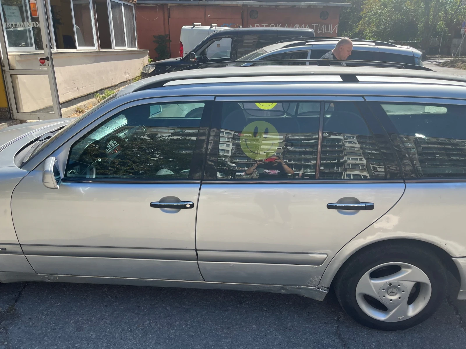 Mercedes-Benz E 200, снимка 3 - Автомобили и джипове - 56002564