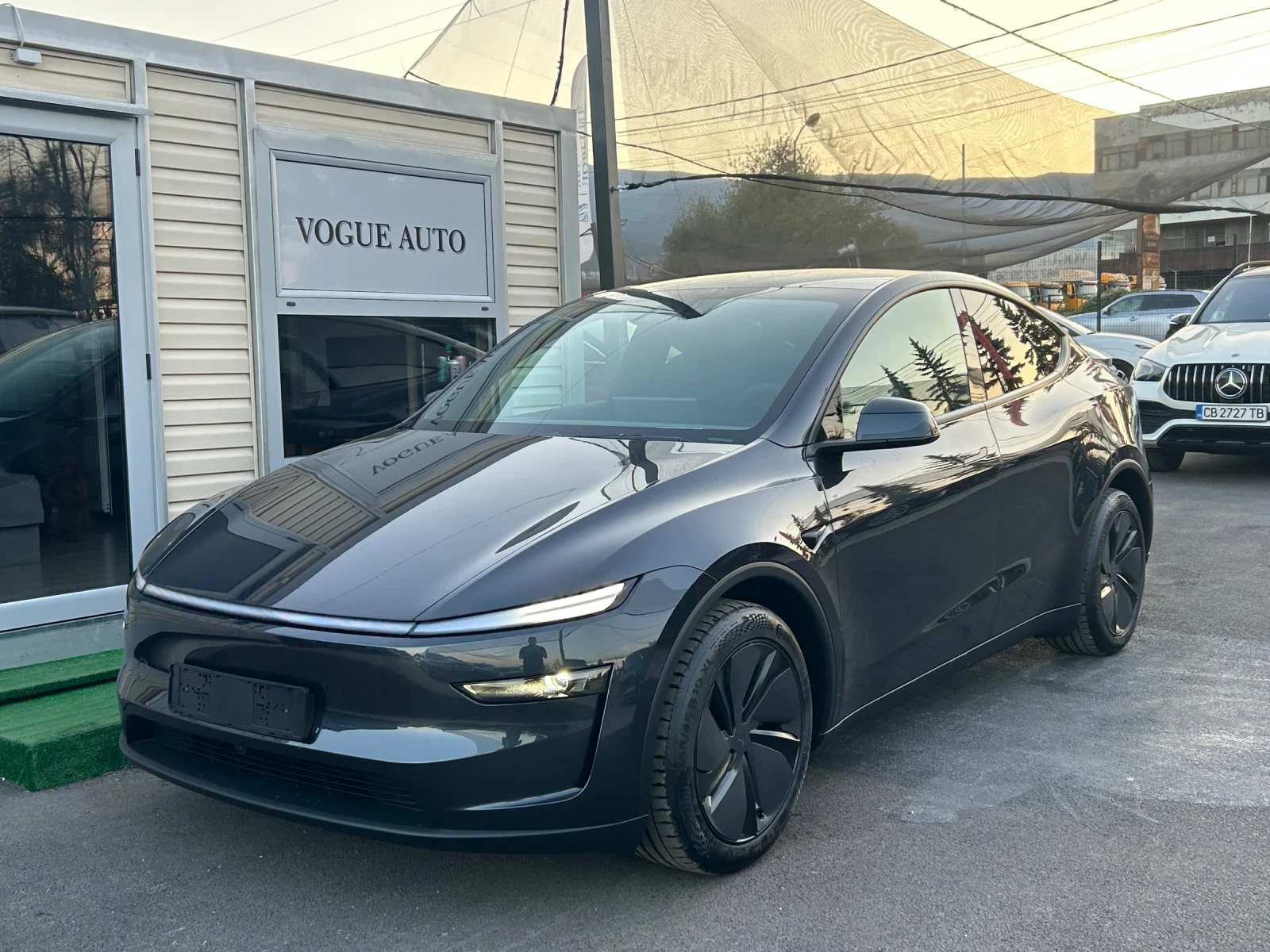 Tesla Model Y 6+ 1* Dual Motor* Long Range