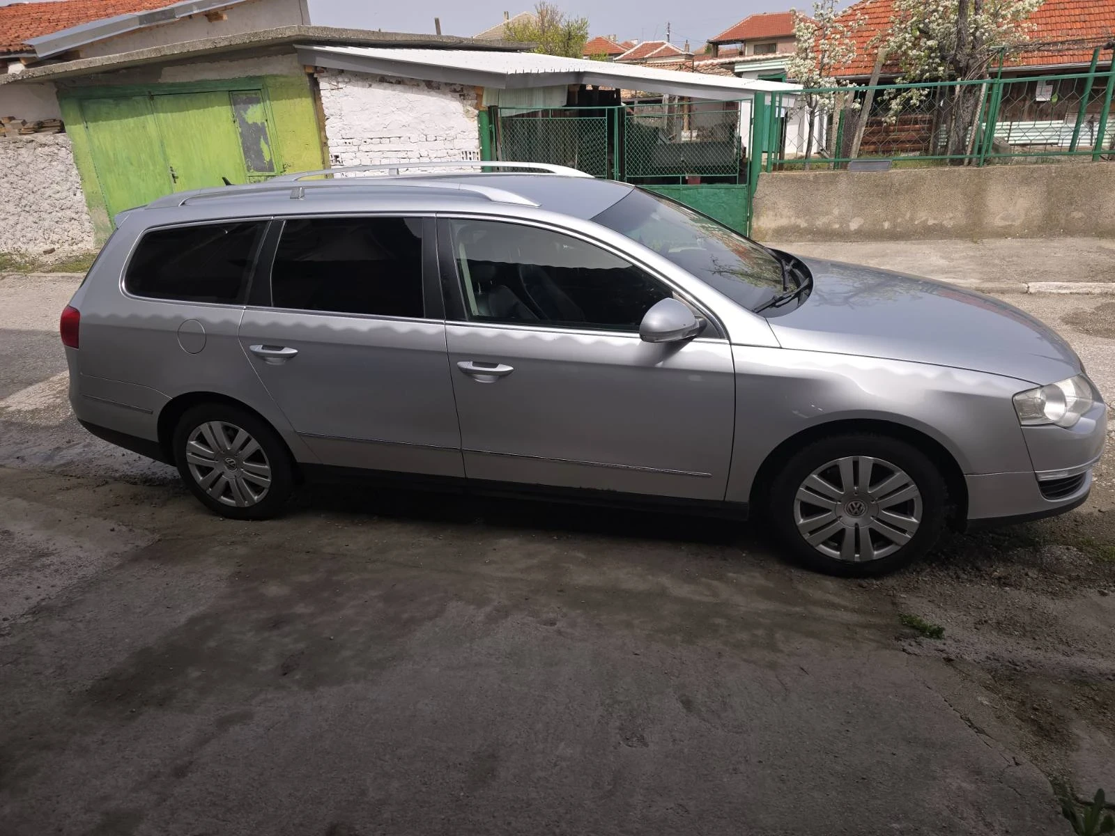 VW Passat 1.9 TDI, снимка 2 - Автомобили и джипове - 56508756