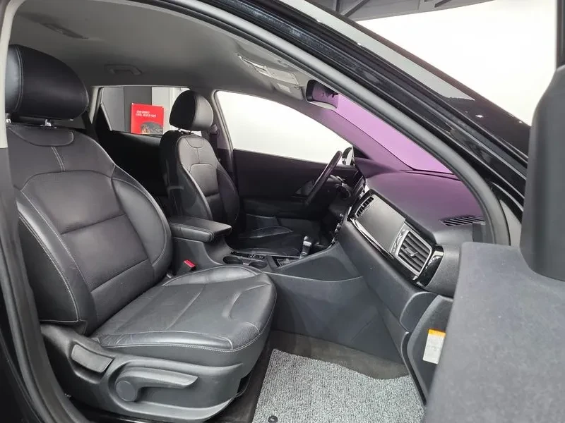 Kia Niro Noblesse, снимка 10 - Автомобили и джипове - 56354763