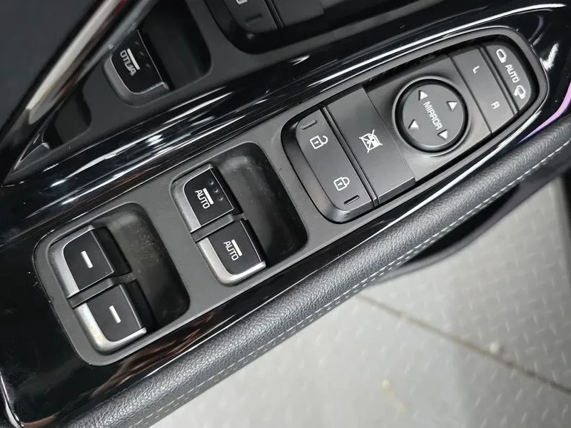 Kia Niro Noblesse, снимка 12 - Автомобили и джипове - 56354763