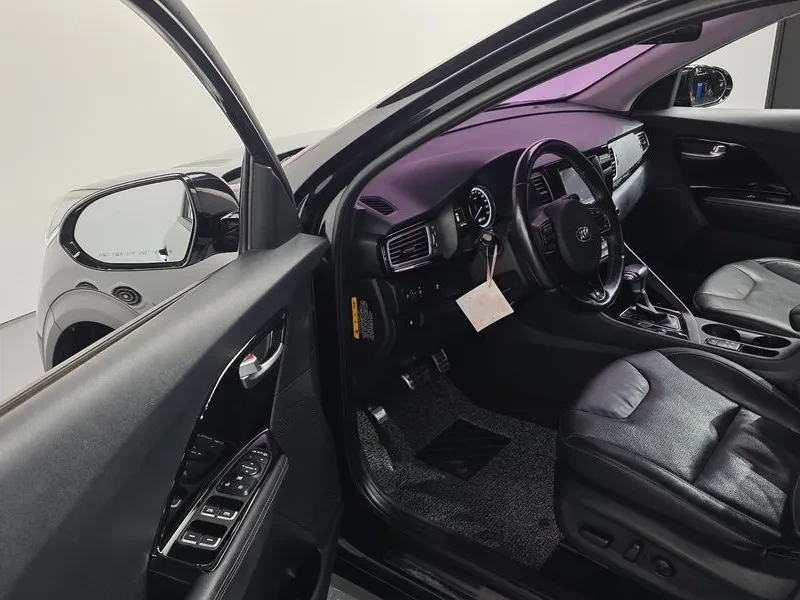 Kia Niro Noblesse, снимка 11 - Автомобили и джипове - 56354763