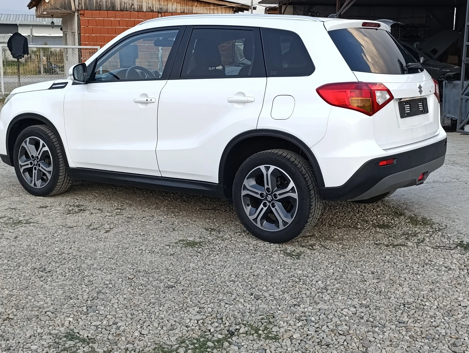 Suzuki Vitara 1.6 V-Top 4x2 Automatic  - изображение 2