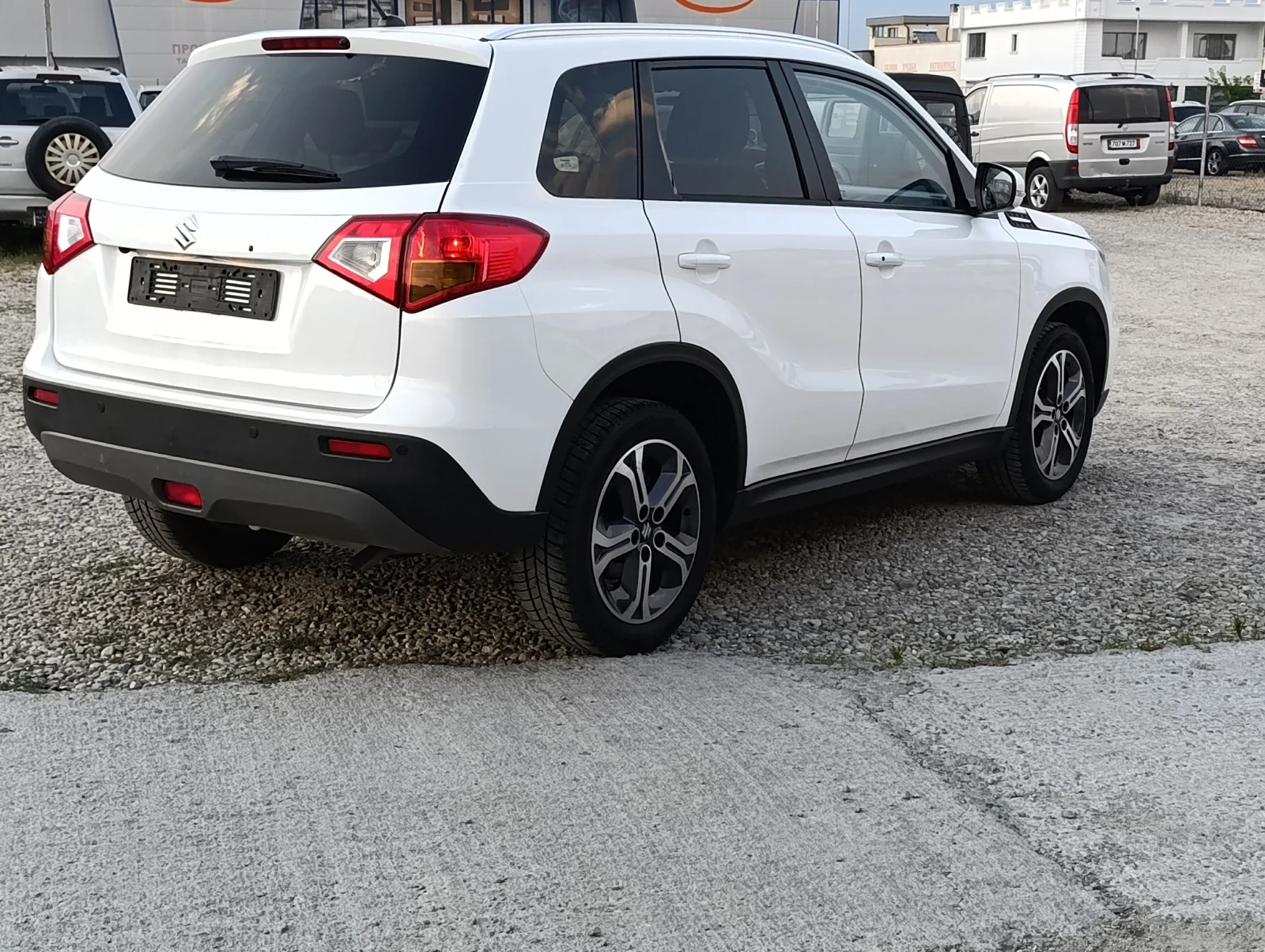 Suzuki Vitara 1.6 V-Top 4x2 Automatic  - изображение 4
