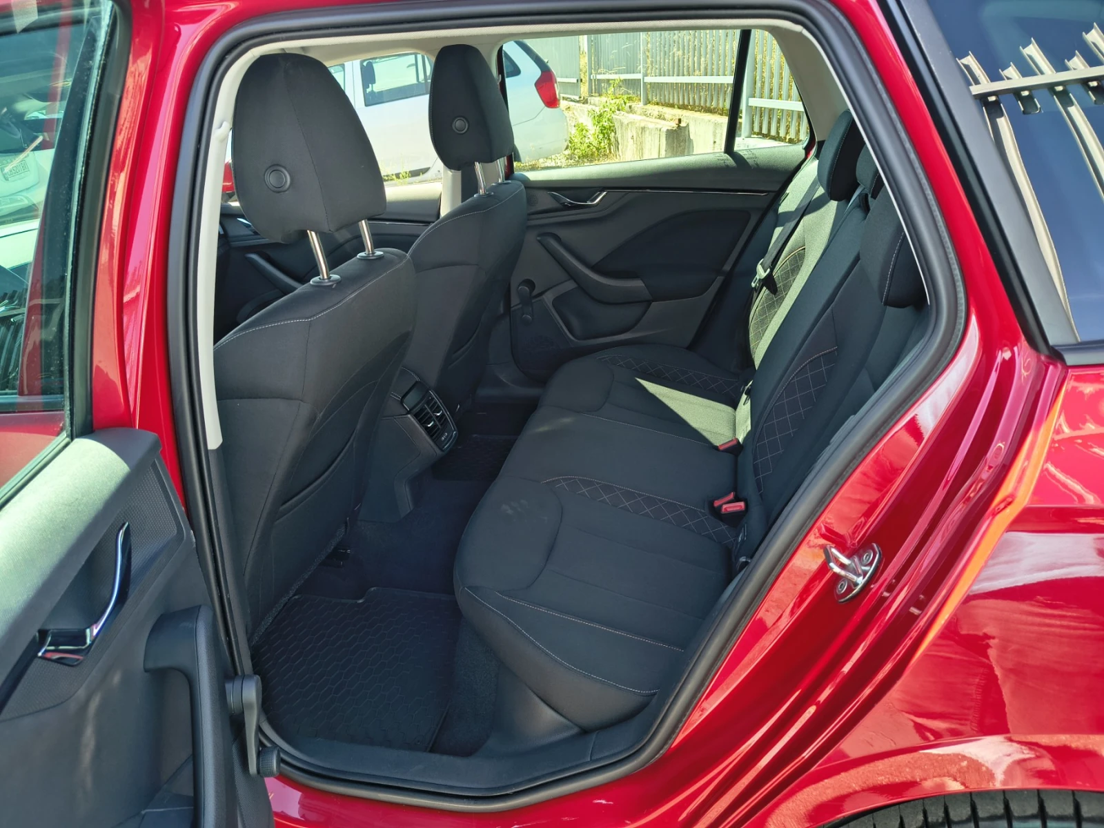 Skoda Kamiq  1.0 TSI 95 кс M.Transmisson - изображение 7