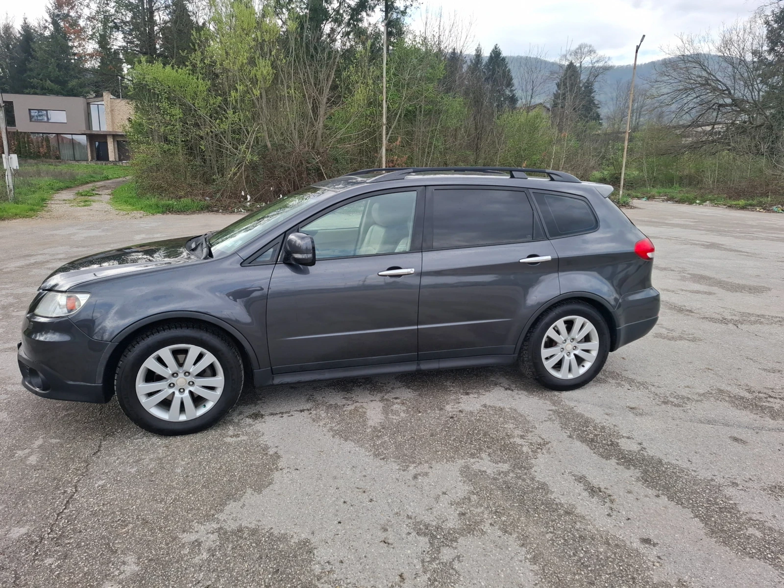 Subaru B10 Tribeka Executive - изображение 4