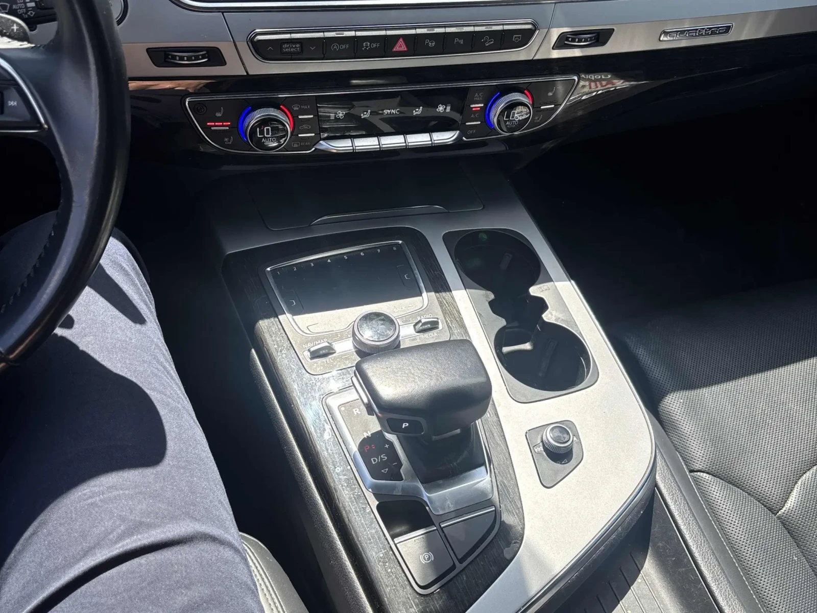 Audi Q7 CARFAX * АВТО КРЕДИТ * ПРОГНОЗНА ЦЕНА ДО БГ * , снимка 12 - Автомобили и джипове - 54635162