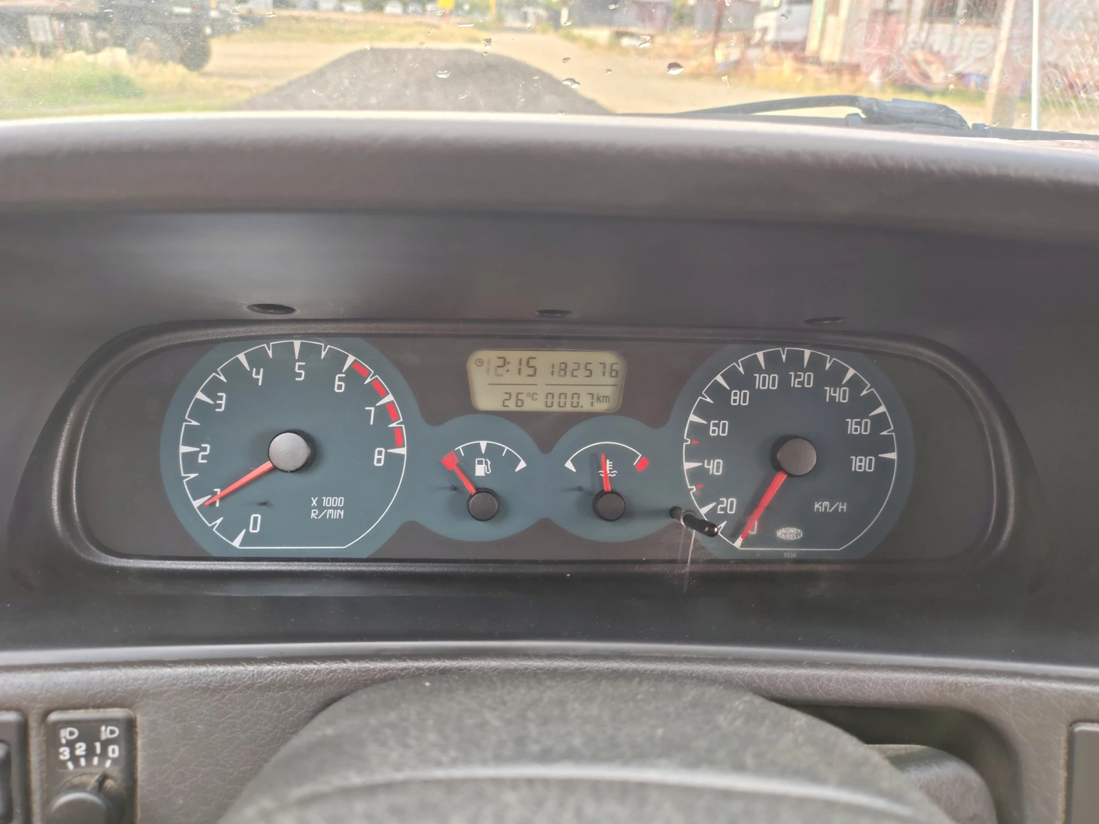 Nissan Terrano Бензин 4x4, снимка 13 - Автомобили и джипове - 54983093