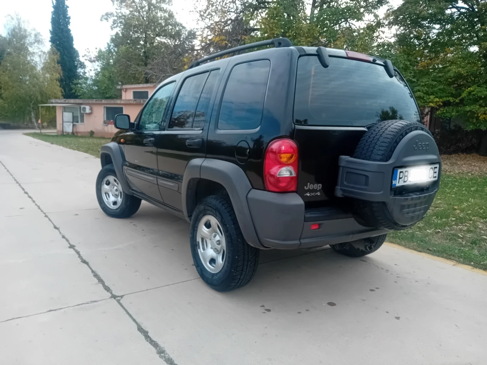 Jeep Cherokee, снимка 4 - Автомобили и джипове - 56686158