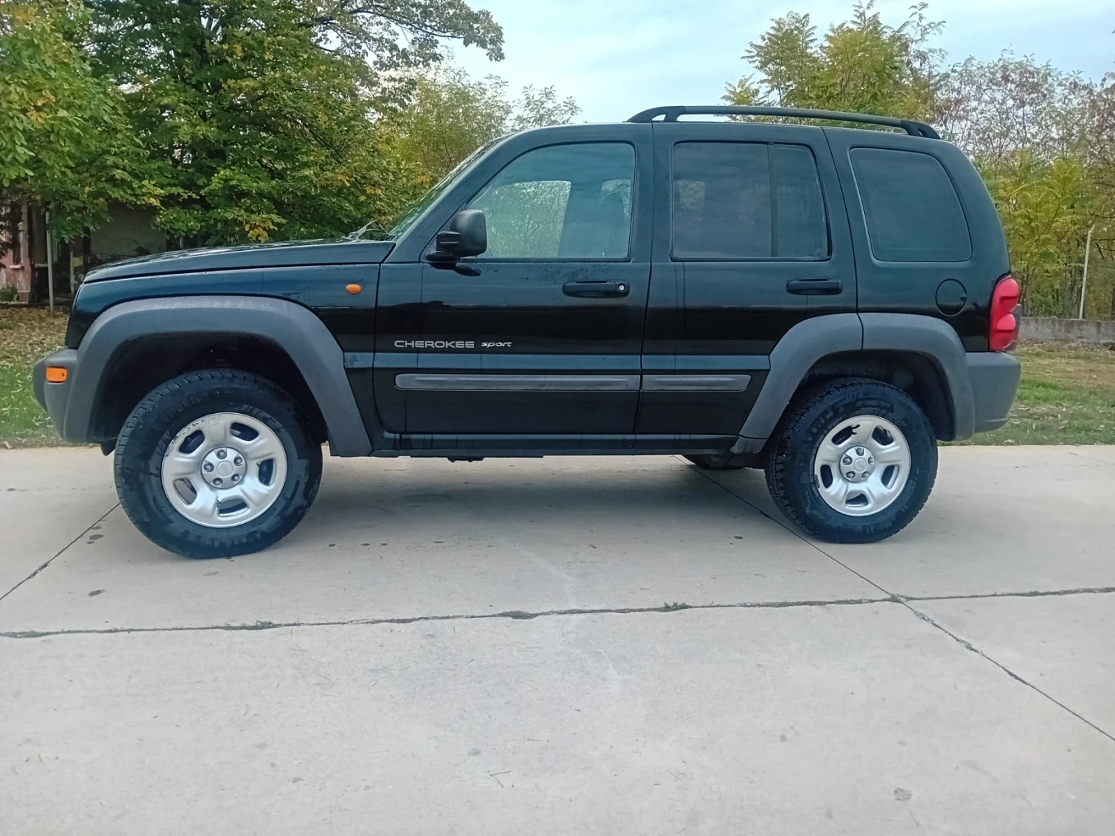 Jeep Cherokee, снимка 3 - Автомобили и джипове - 56686158