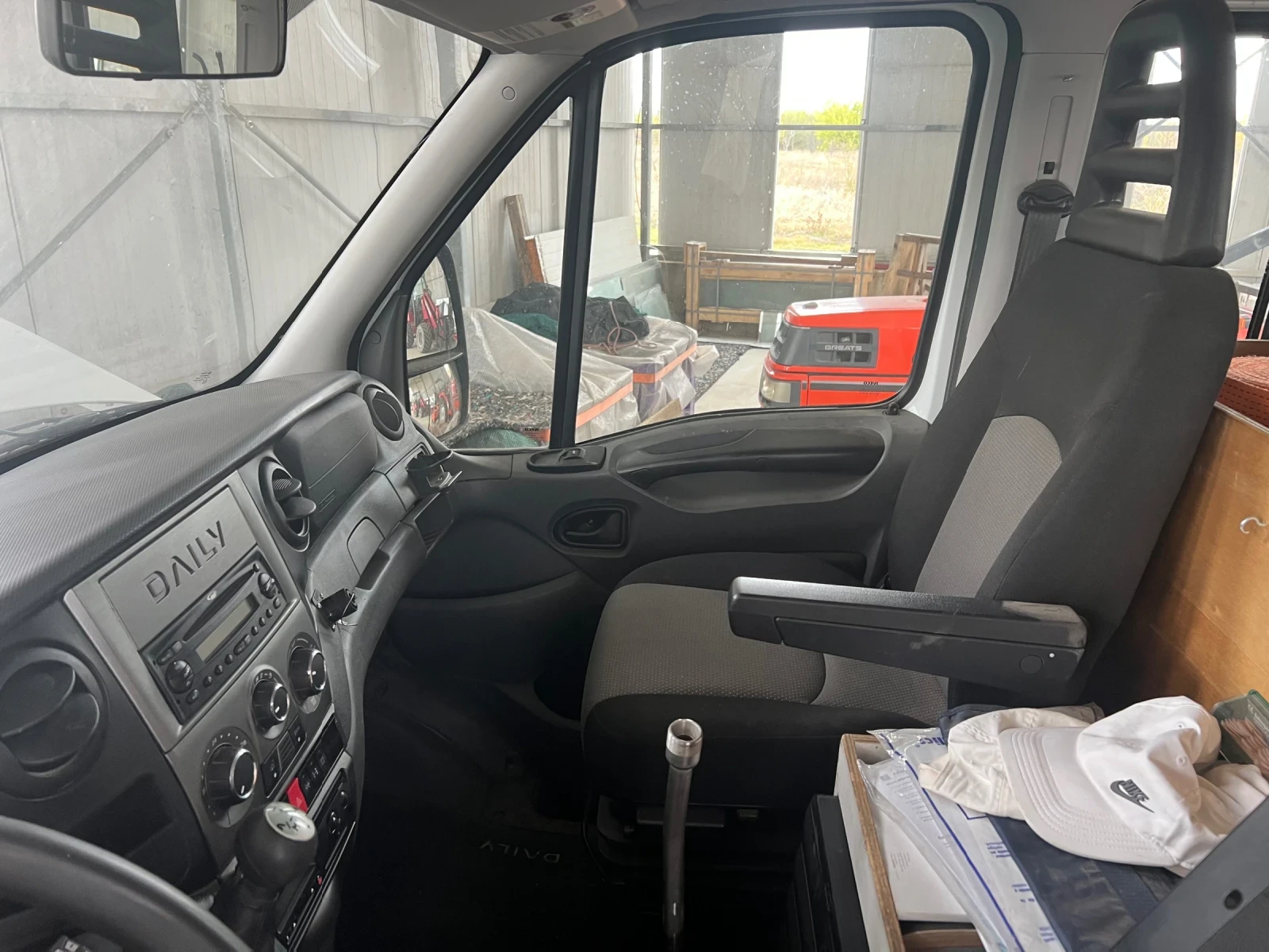 Iveco Daily 40C15 троен самосвал с кран - изображение 4