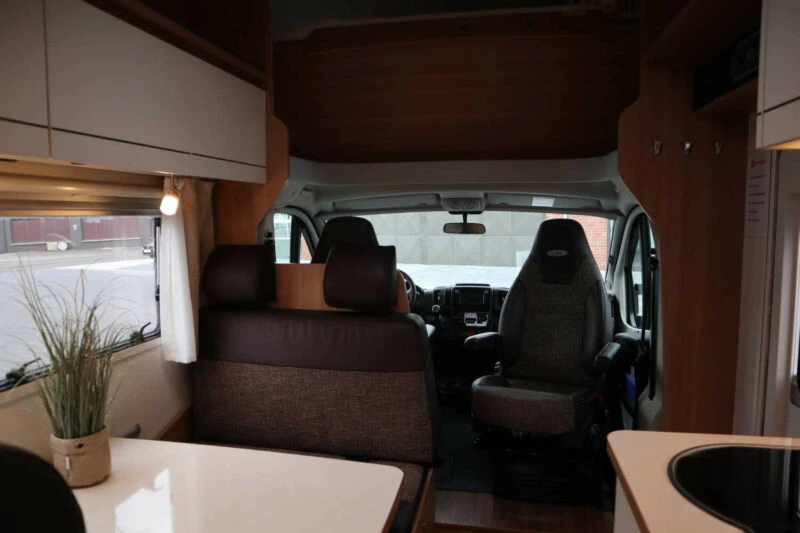 Кемпер LMC A693G, снимка 4 - Каравани и кемпери - 53606078