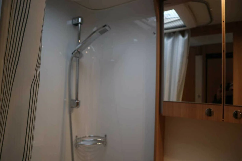 Кемпер LMC A693G, снимка 8 - Каравани и кемпери - 53606078