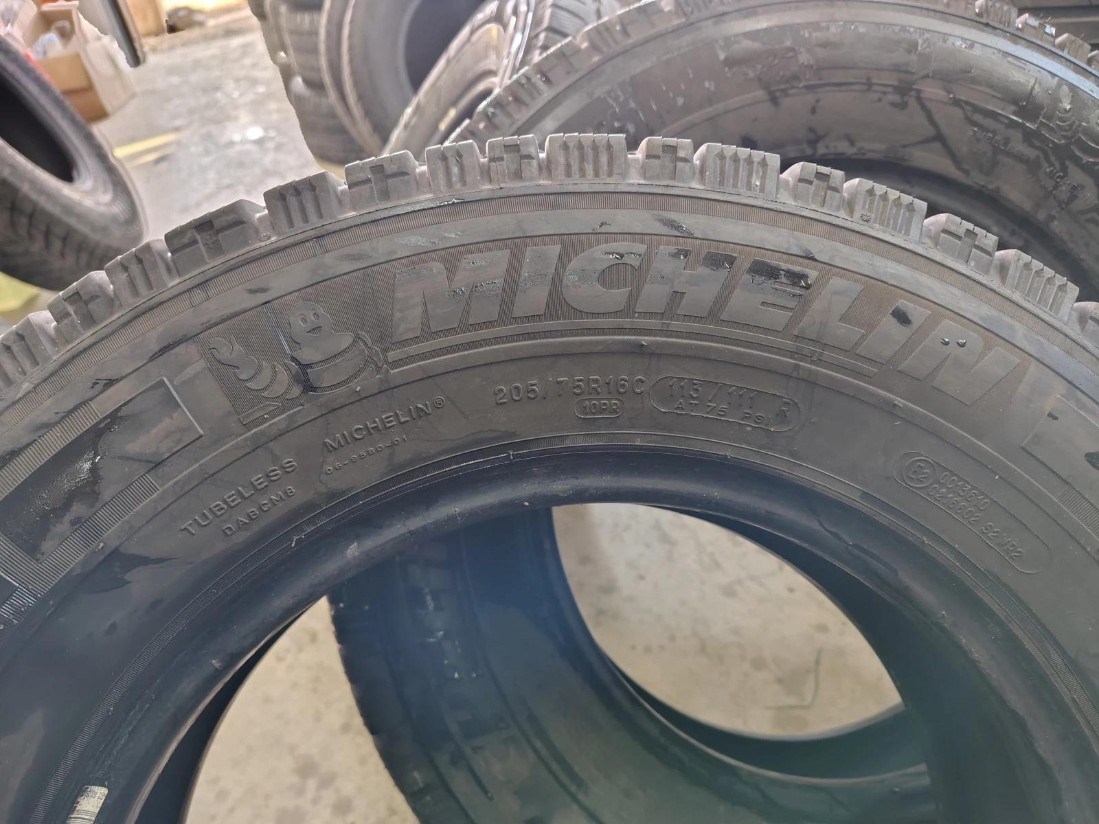 Гуми Зимни 205/75R16, снимка 8 - Гуми и джанти - 54088632