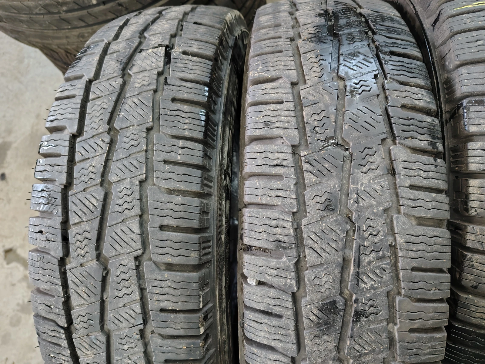 Гуми Зимни 205/75R16, снимка 3 - Гуми и джанти - 54088632