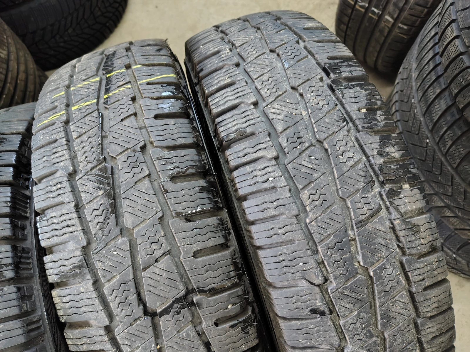 Гуми Зимни 205/75R16, снимка 4 - Гуми и джанти - 54088632