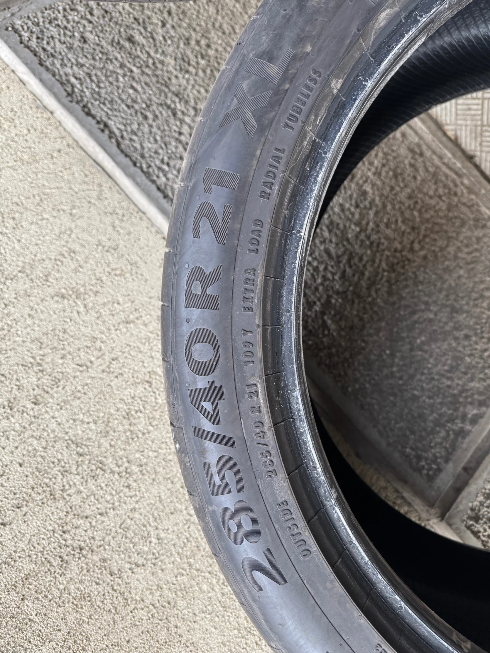 Гуми Летни 285/40R21, снимка 2 - Гуми и джанти - 54090358