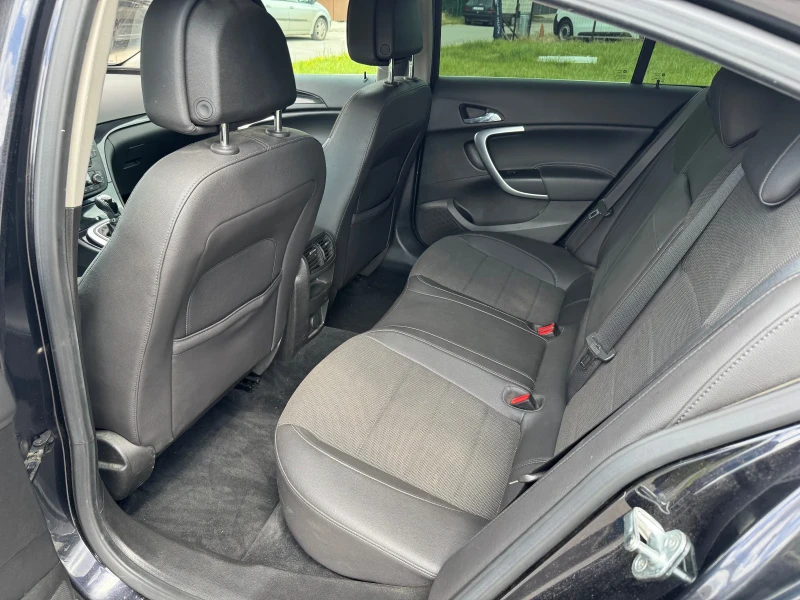 Opel Insignia 1.8Бензин, снимка 11 - Автомобили и джипове - 50492050