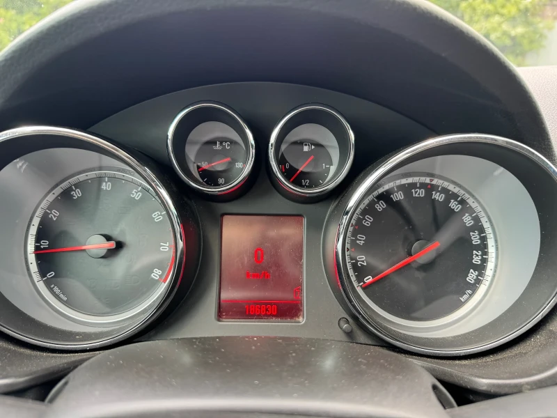 Opel Insignia 1.8Бензин, снимка 16 - Автомобили и джипове - 50492050