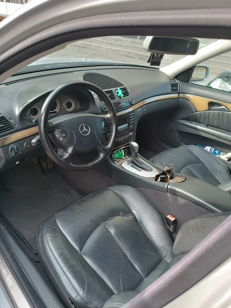 Mercedes-Benz E 320, снимка 5 - Автомобили и джипове - 52065734