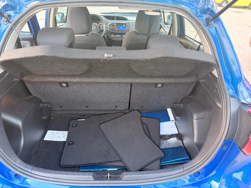 Toyota Yaris 1.5 hybrid, снимка 11 - Автомобили и джипове - 52293666