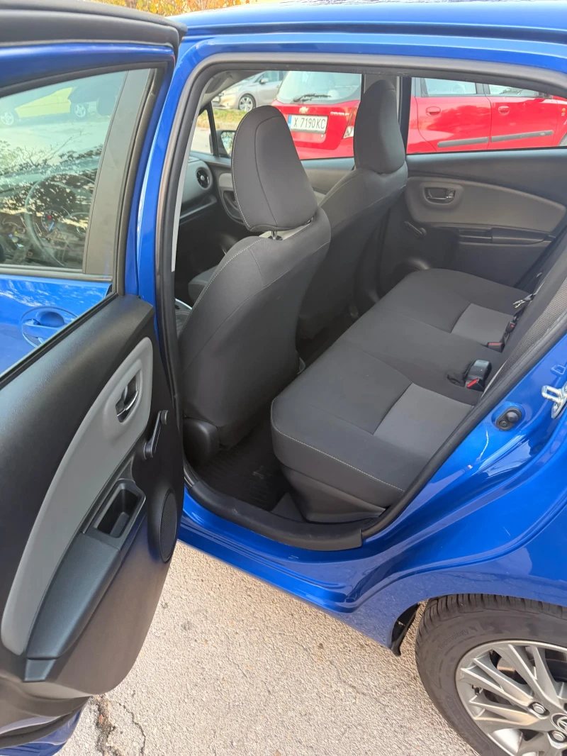 Toyota Yaris 1.5 hybrid, снимка 12 - Автомобили и джипове - 52293666