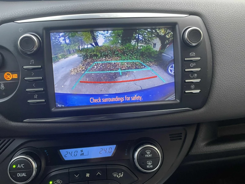 Toyota Yaris 1.5 hybrid, снимка 16 - Автомобили и джипове - 52293666