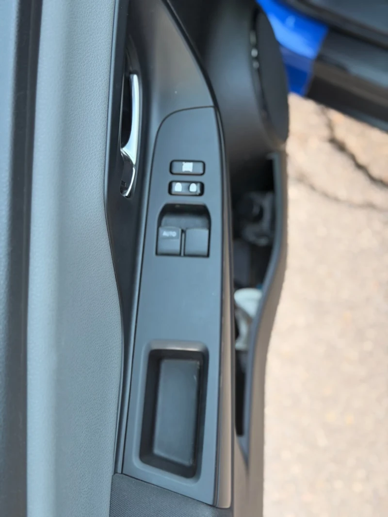 Toyota Yaris 1.5 hybrid, снимка 10 - Автомобили и джипове - 52293666