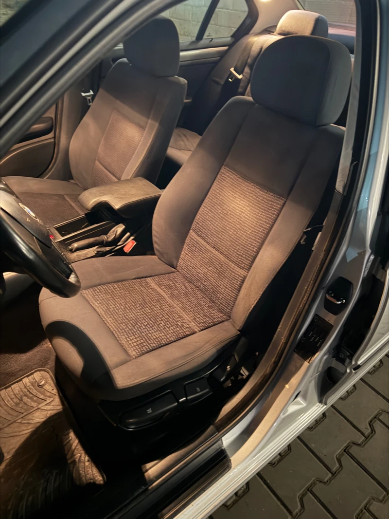 BMW 320 ФЕЙСЛИФТ 2000-150 кс, снимка 11 - Автомобили и джипове - 52552971